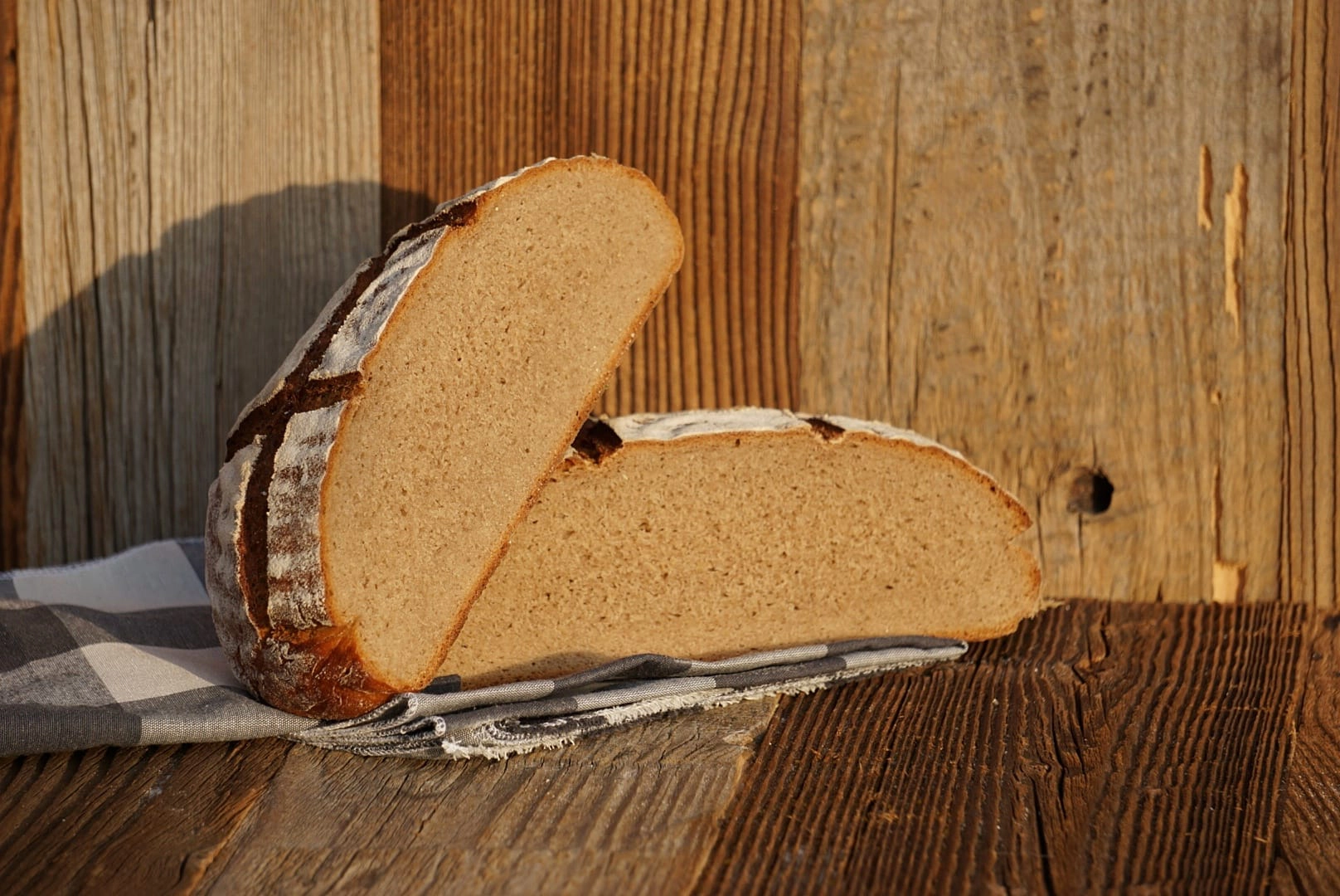 rustikales Brot Anschnitt