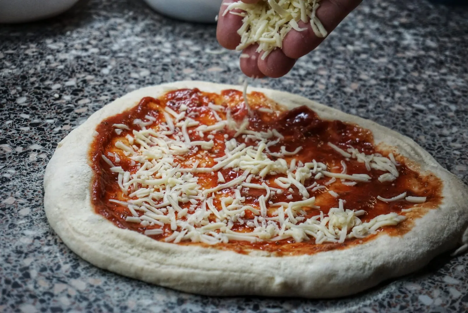 Pizzateig mit Käse